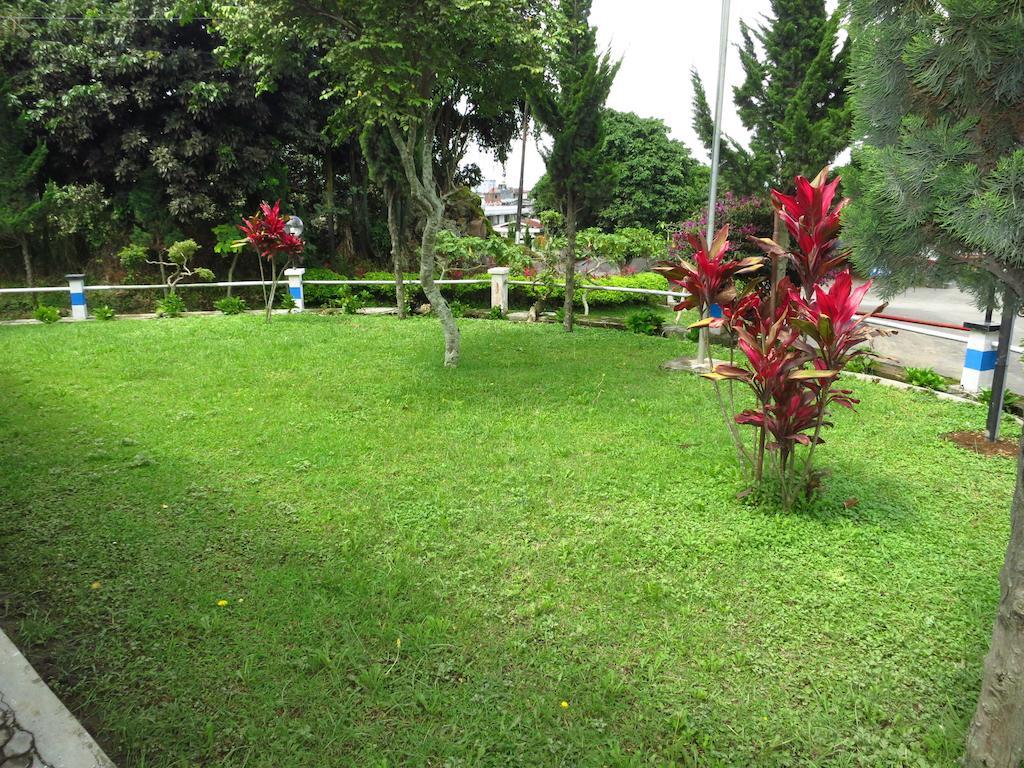 Hotel Selecta Batu  Exterior photo