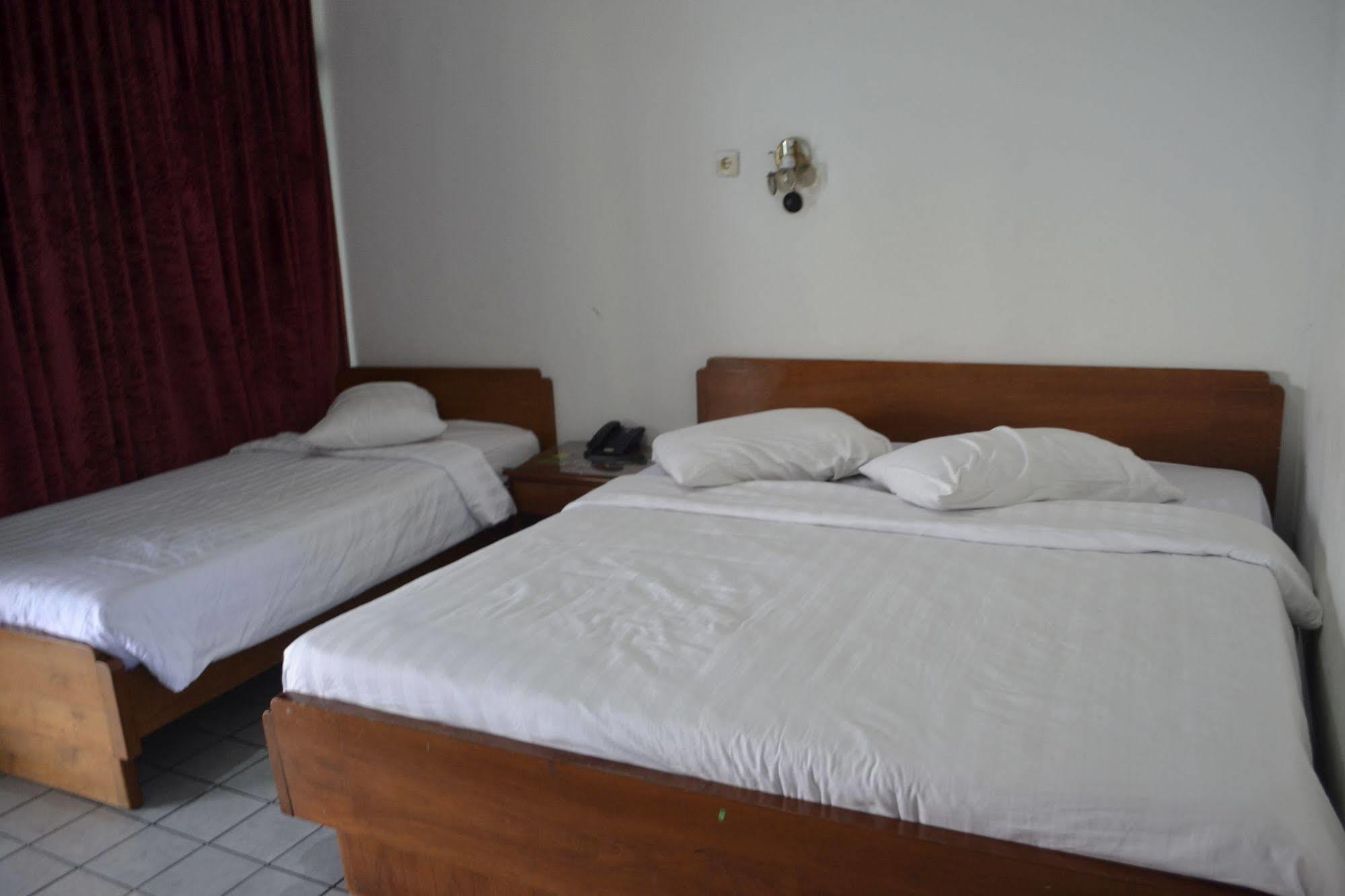 Hotel Selecta Batu  Exterior photo