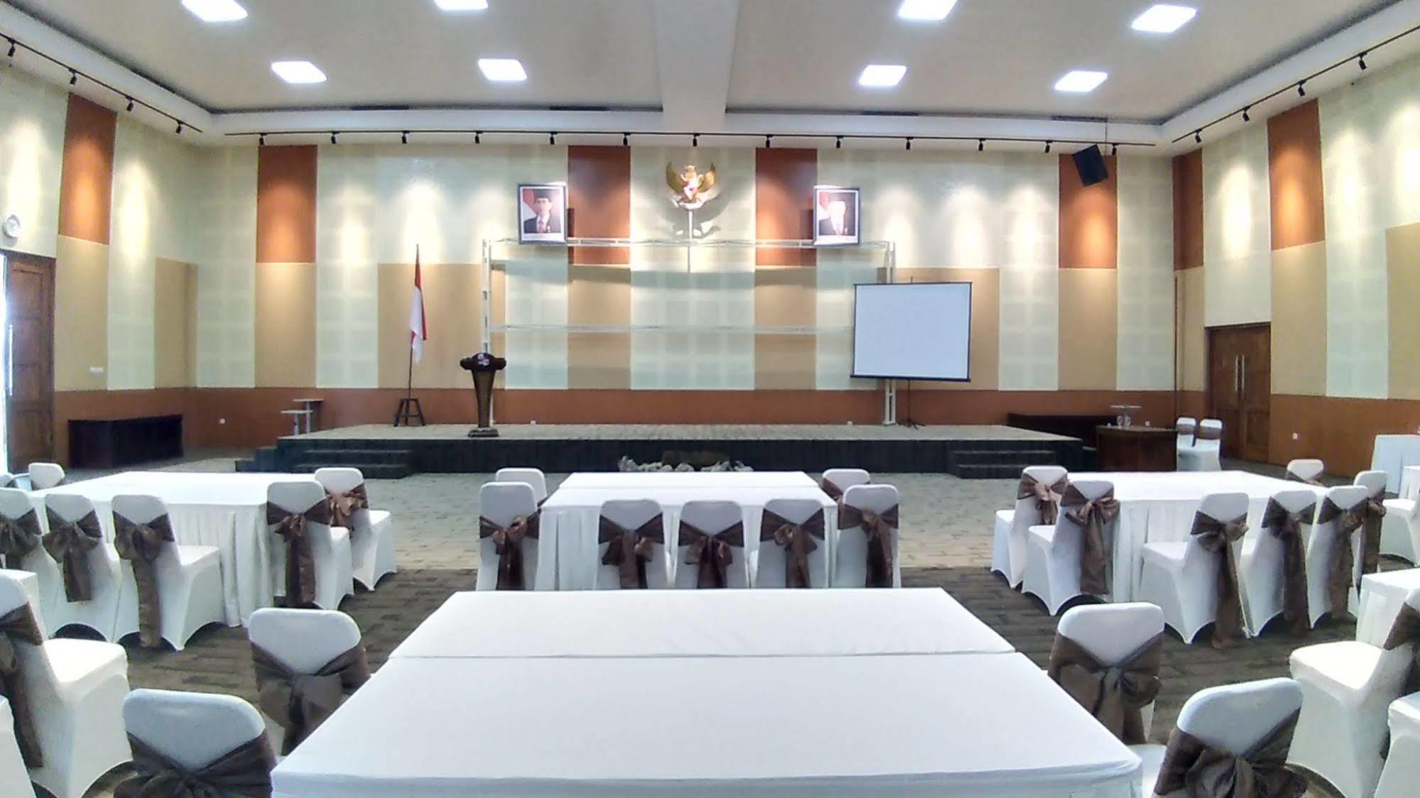 Hotel Selecta Batu  Exterior photo
