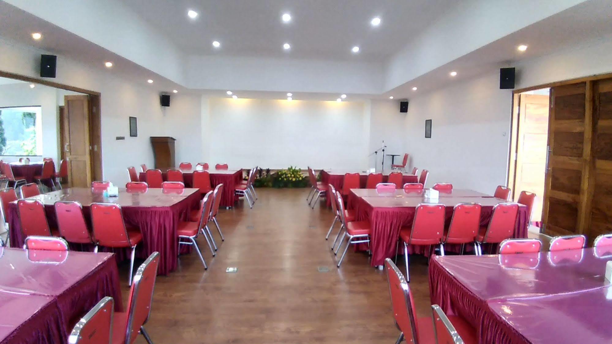 Hotel Selecta Batu  Exterior photo