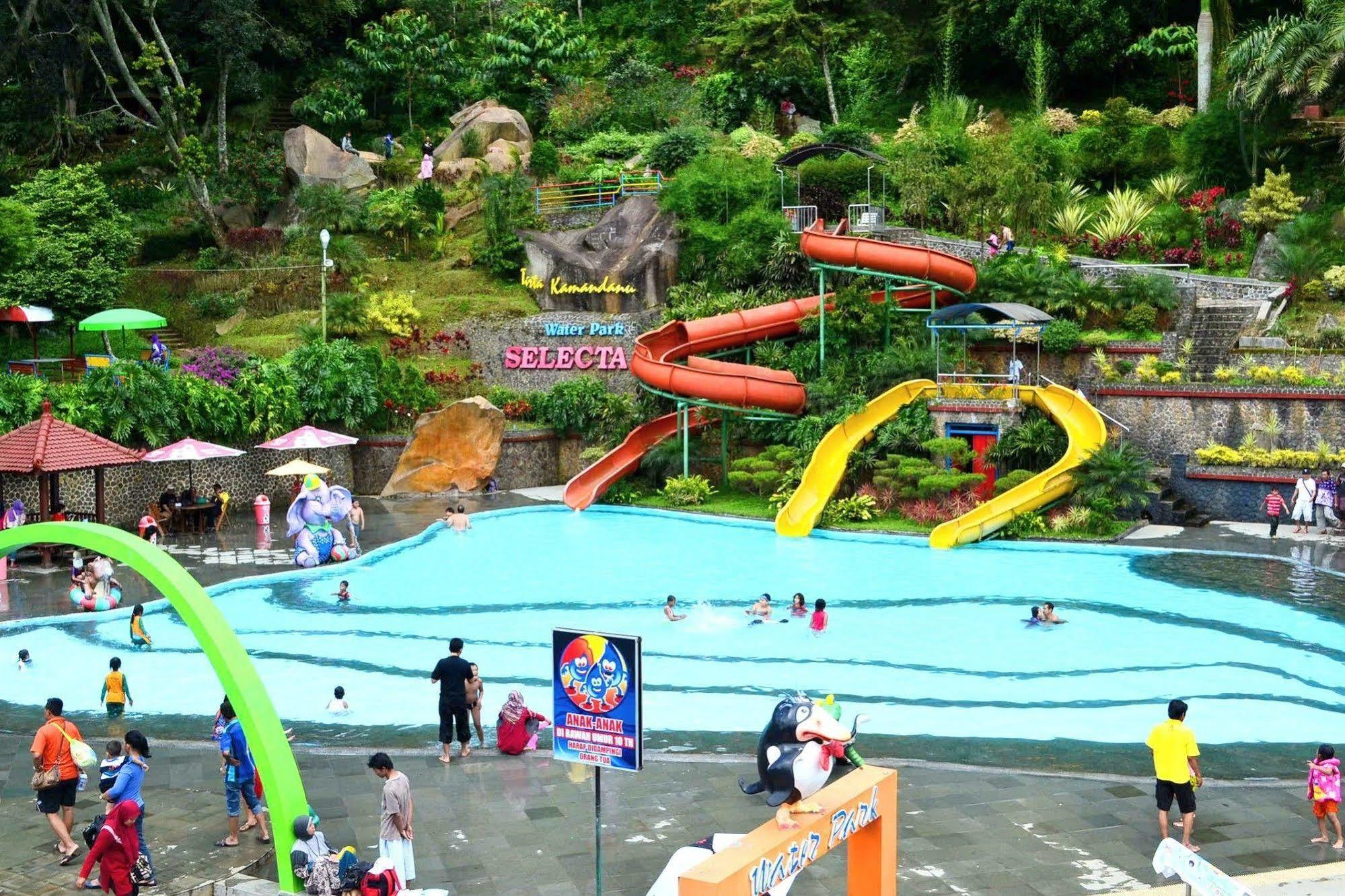 Hotel Selecta Batu  Exterior photo